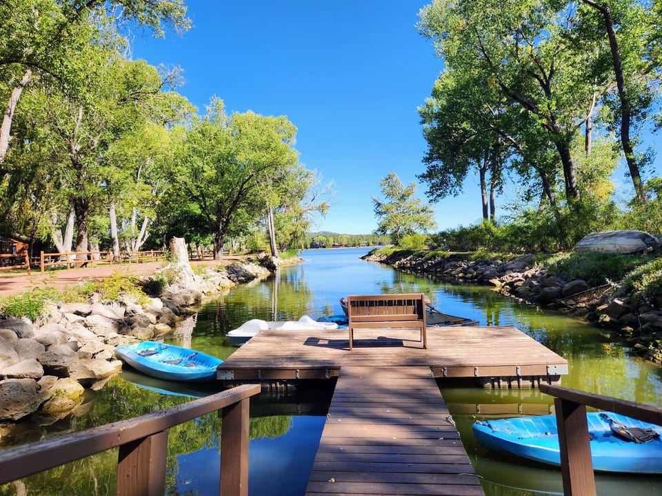 Boat Dock with Free Kayak Rentals from Apr 1- Oct 31