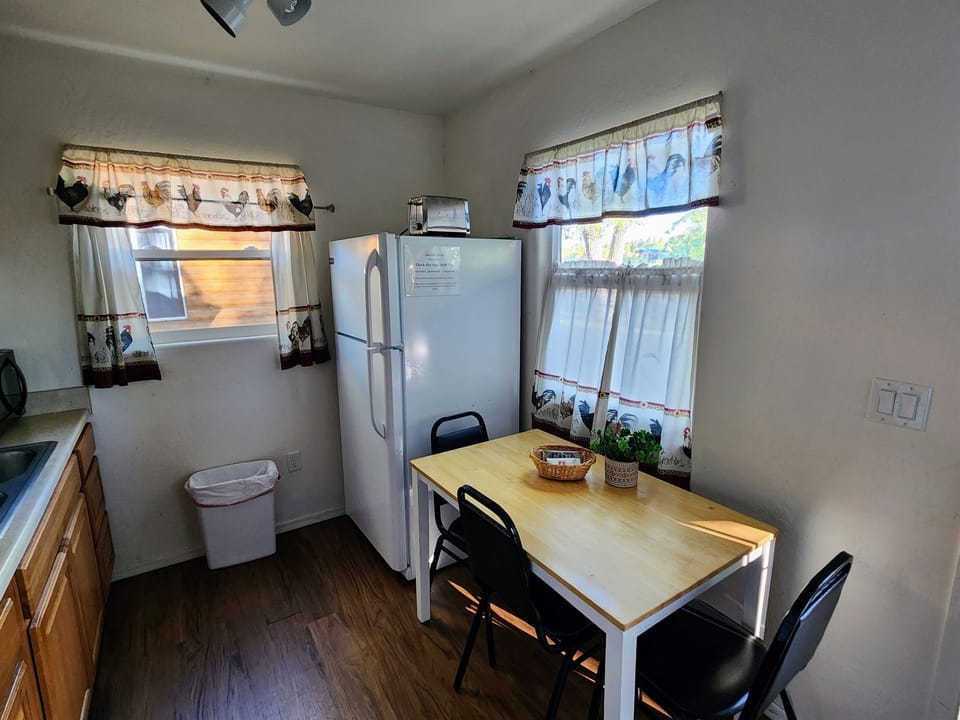 Kitchen/Dining Area