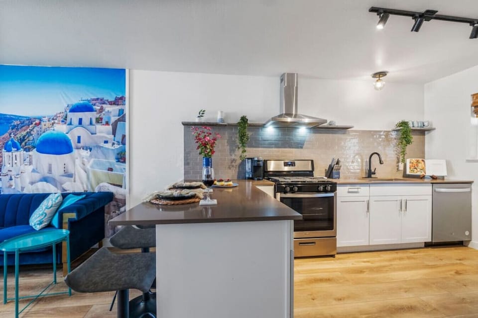 Open concept fully stocked kitchen with four bar stools.