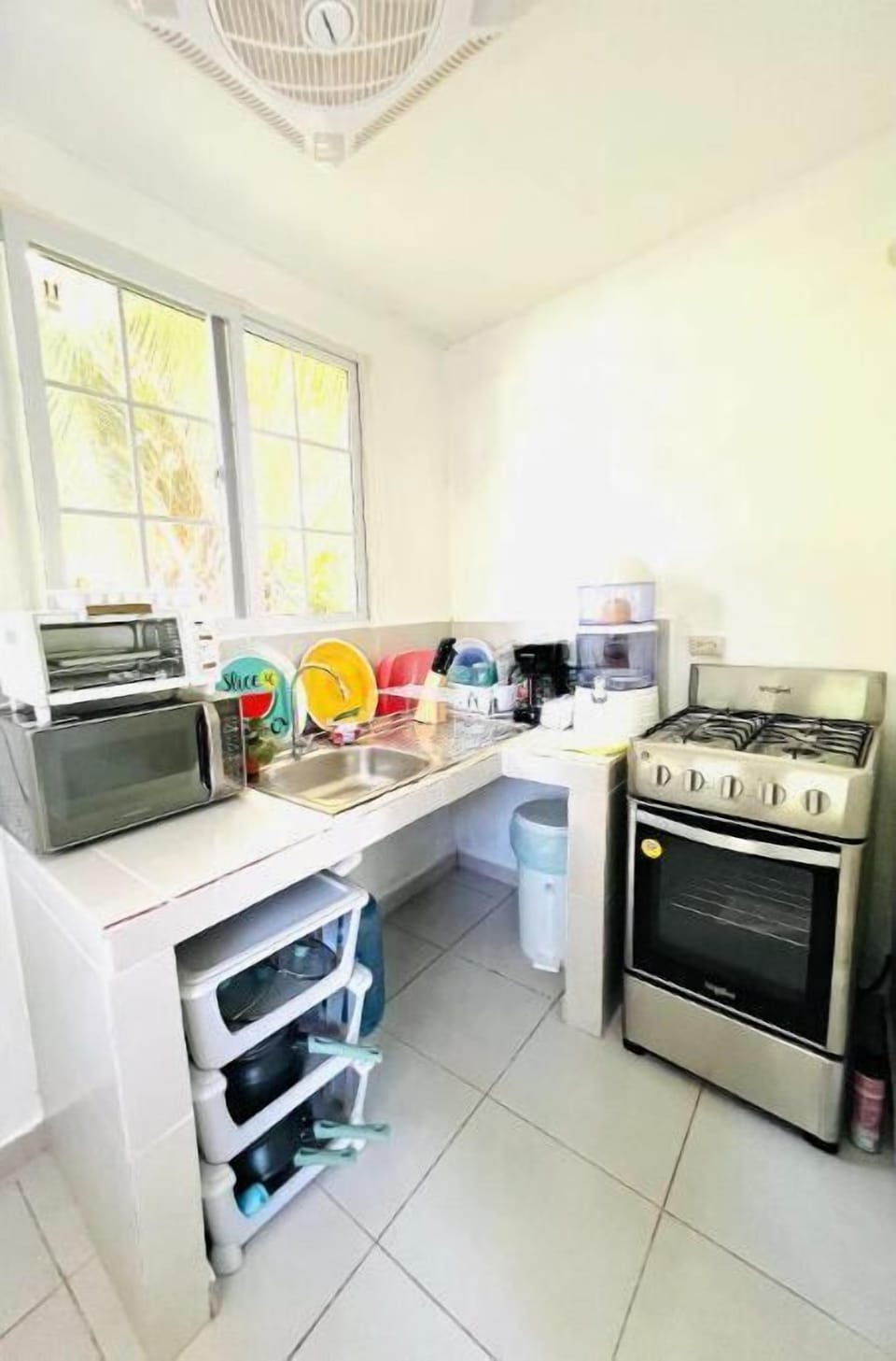 Full kitchen