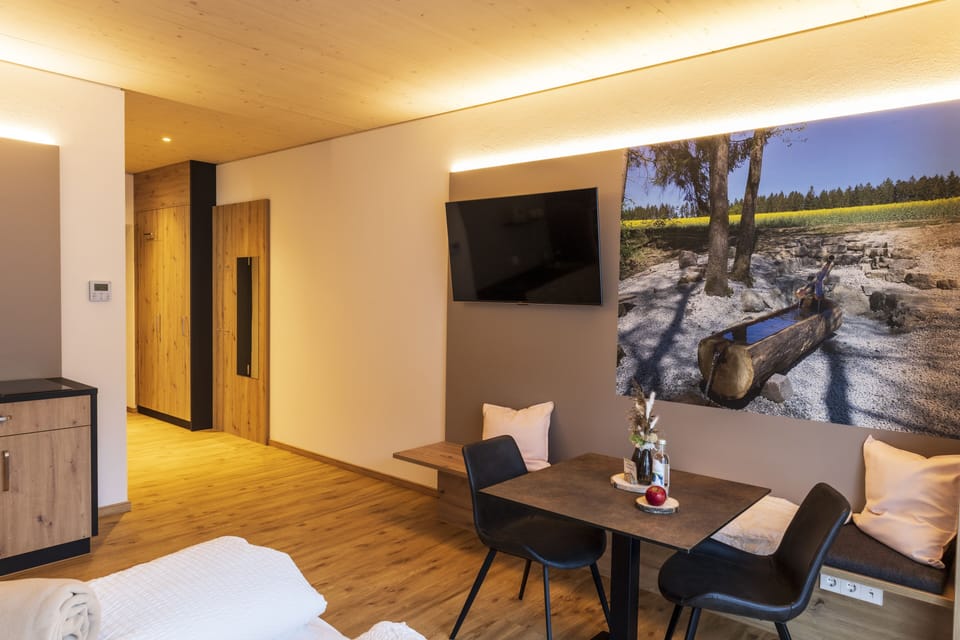 Business Apartment, 1 King Bed, Accessible | Premium bedding, down comforters, individually decorated