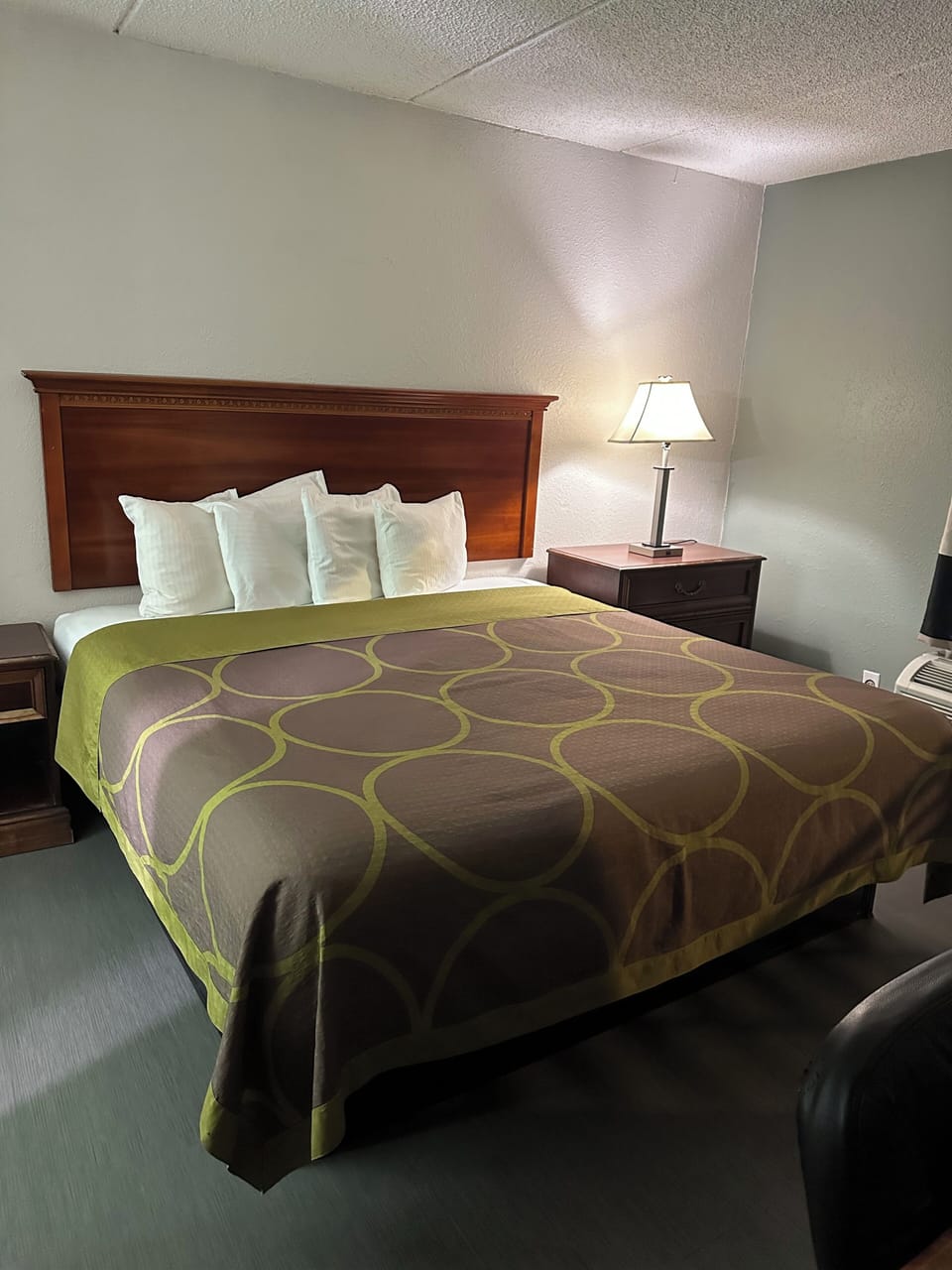 Basic Room, 1 King Bed, Non Smoking | 1 bedroom, WiFi (free), bed sheets