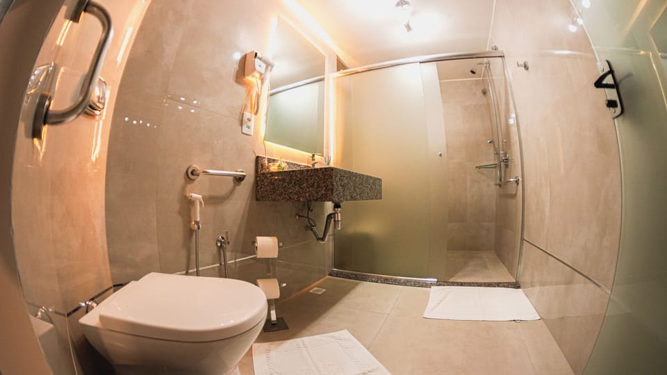 Comfort Room, 1 Bedroom | Bathroom | Free toiletries
