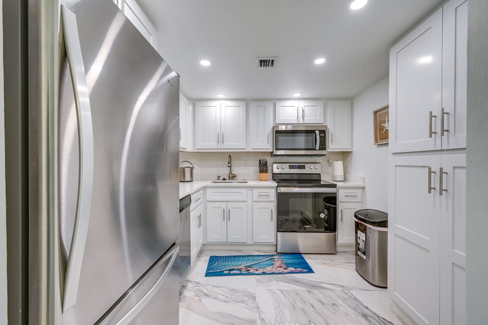 Kitchen | Coffee Pot | Blender | Toaster