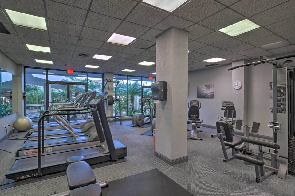 South Seas Club Amenities | Tennis & Pickleball Courts | Shuffleboard | Marina