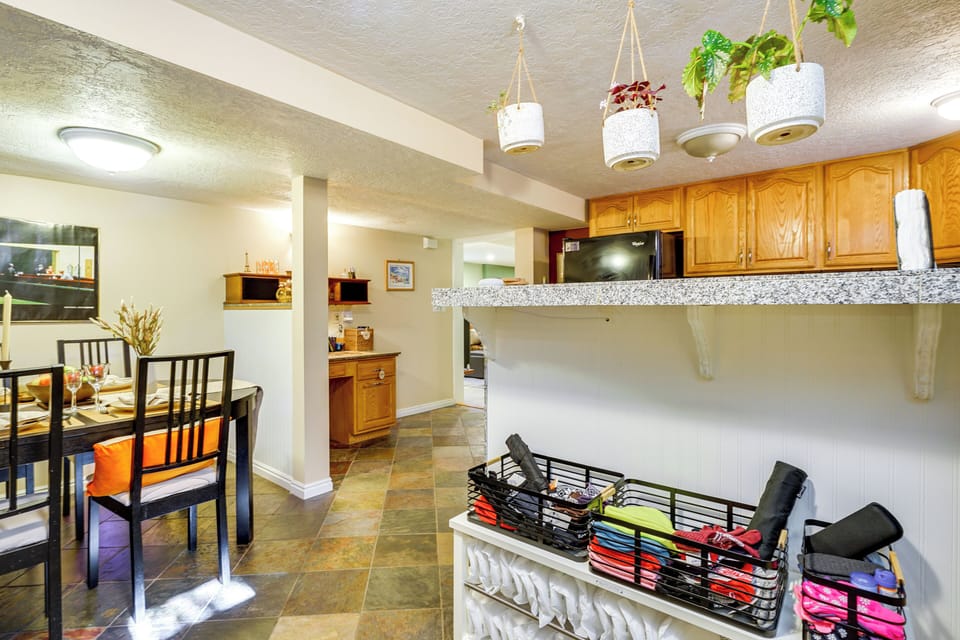 Kitchen | Coffee Maker | Dishwasher | Slow Cooker