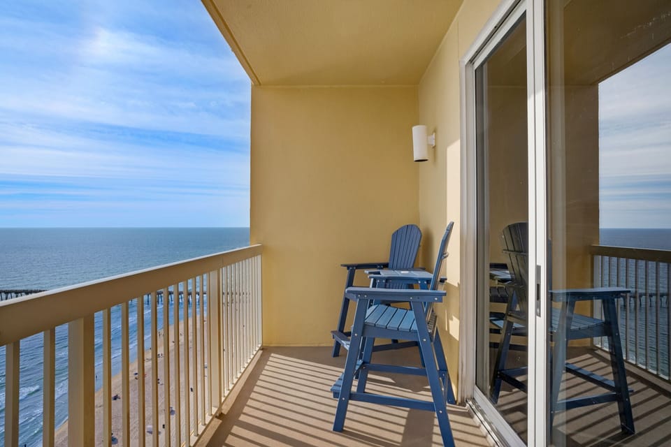 Morning Breeze & Ocean Views – Start your day with a fresh sea breeze and panoramic Gulf vistas from your peaceful balcony sanctuary.
