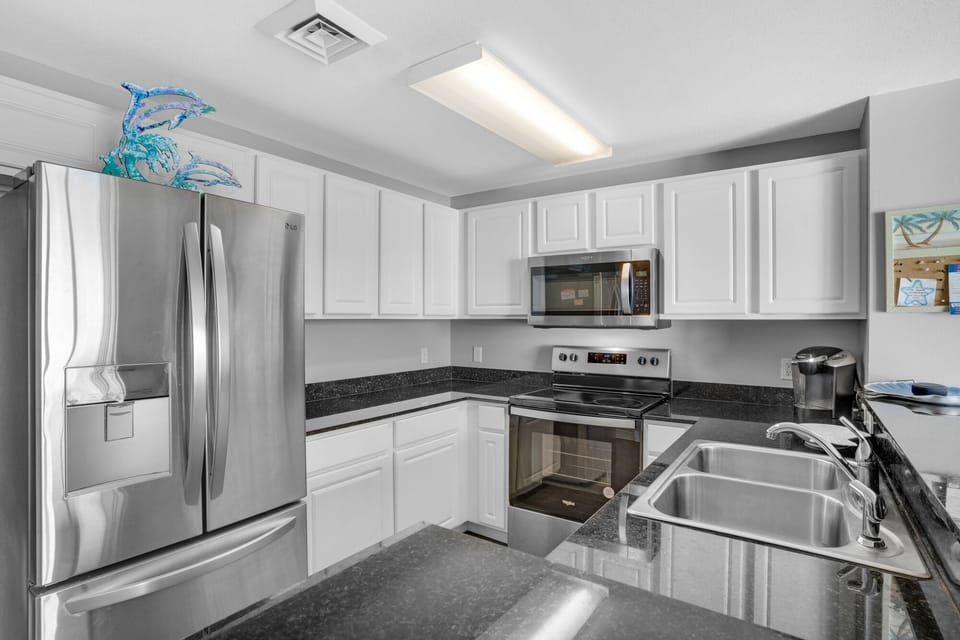 Kitchen - Elevate your stay with this fully equipped gourmet kitchen, featuring sleek appliances, gorgeous counters, and all you need to create culinary masterpieces.
