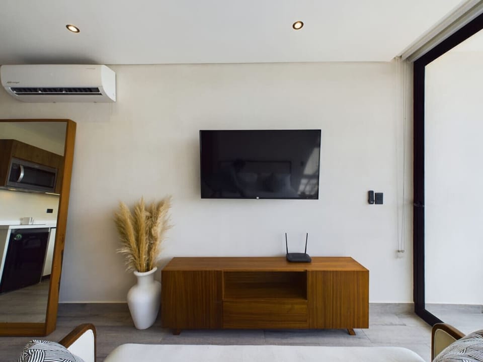 Relax with a brand-new Smart TV (all apps ready for films!).