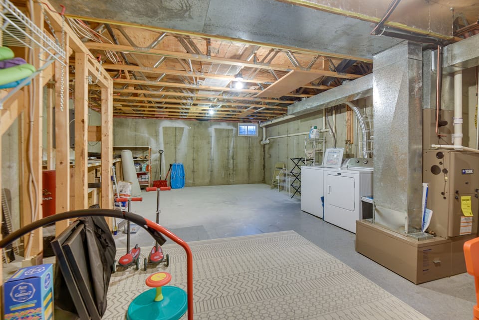 Laundry | Detergent Provided | Kids Play Area w/ Toys | Basement
