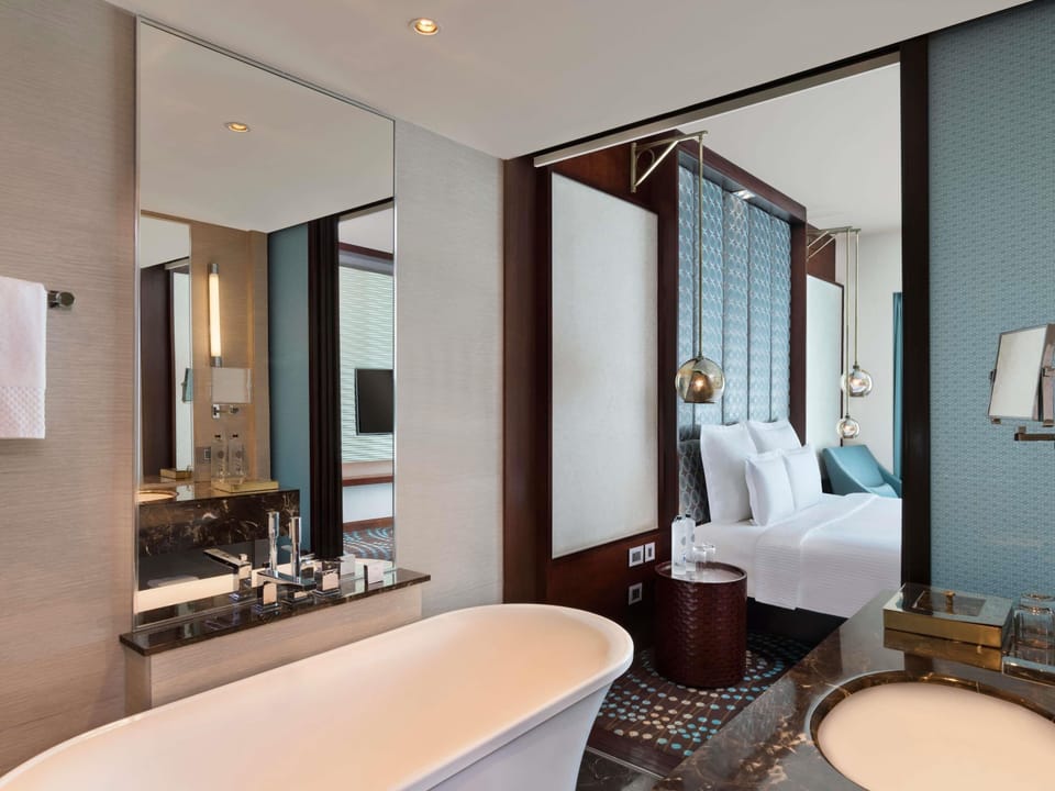 Separate tub and shower, deep soaking tub, rainfall showerhead