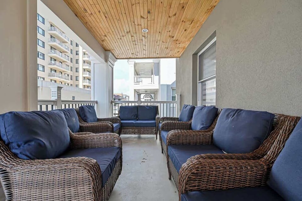 Covered porch - right side