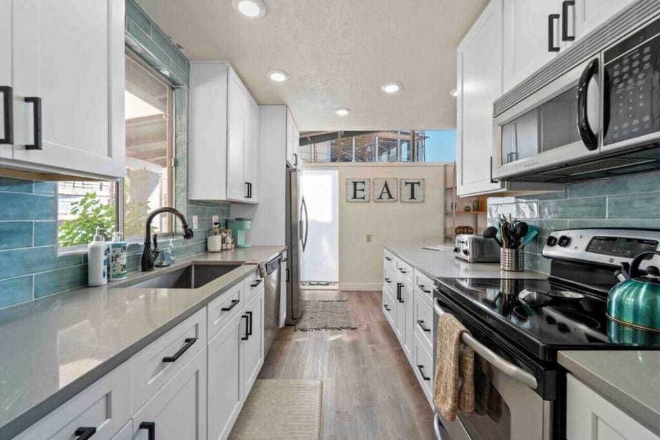 Beautifully modern and updated kitchen