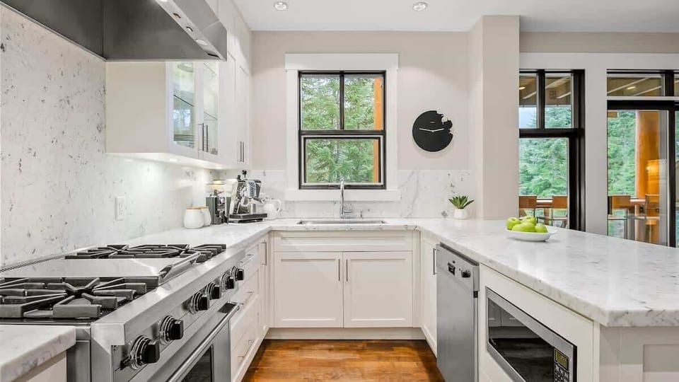 - Modern kitchen with marble island and gas stove  
- Stainless steel appliances in Whistler mountain home  
- Perfect space for gourmet cooking and gatherings  
