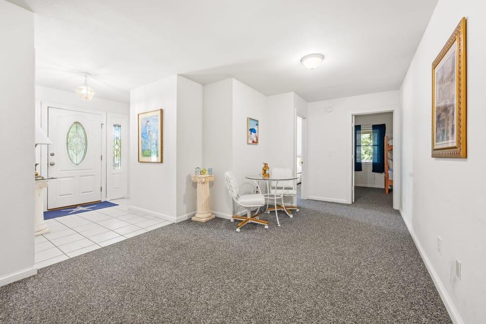 Entry Way - Mid Level