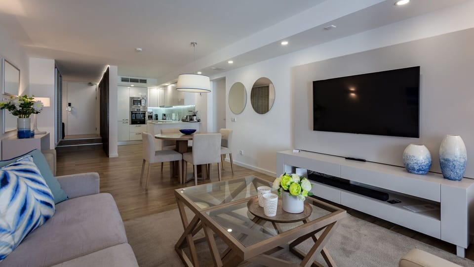 Superior Apartment, 1 Bedroom, Lake View | Living room | Flat-screen TV