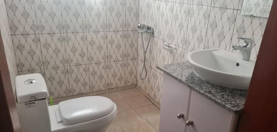 Room, 1 Bedroom, Balcony, Mountain View | Bathroom