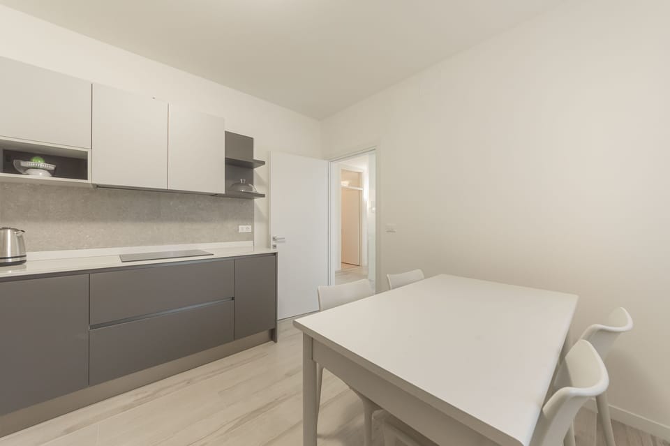 Comfort Apartment | Private kitchen | Full-size fridge, microwave, oven, stovetop