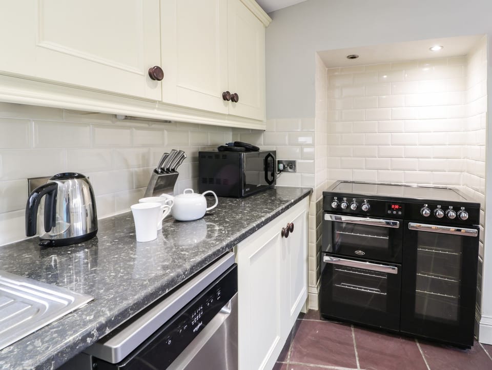 Dishwasher, cookware/dishes/utensils
