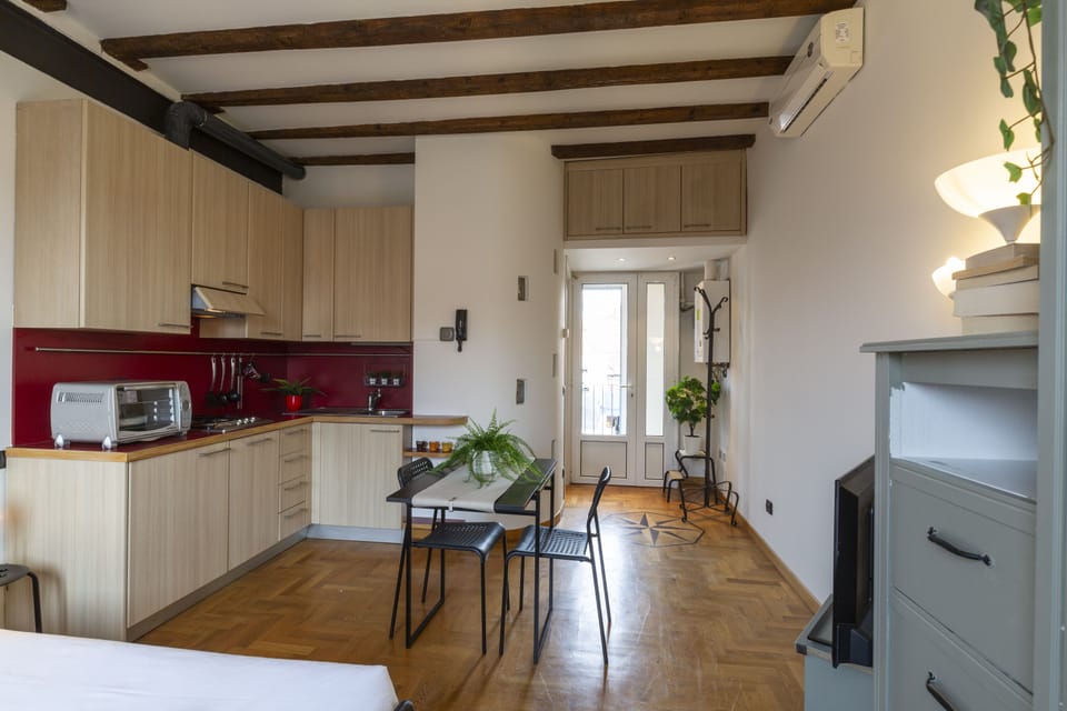 Standard Studio | Private kitchen | Mini-fridge, stovetop, dishwasher, electric kettle