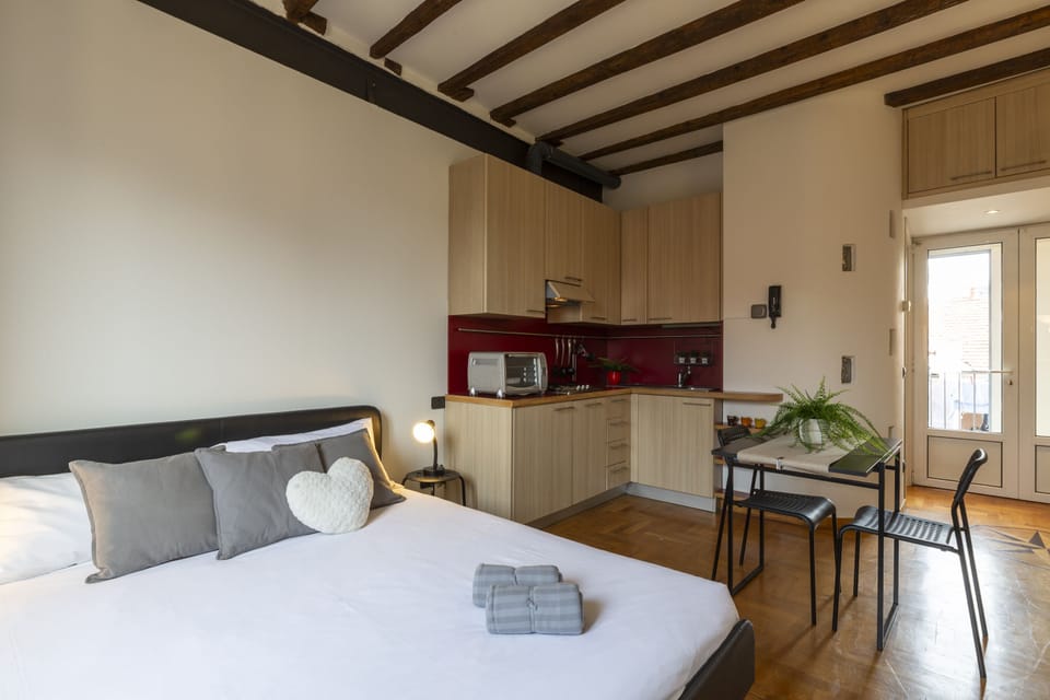 Standard Studio | Iron/ironing board, free WiFi, bed sheets
