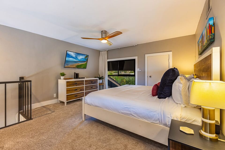 Lanai access from the primary bedroom