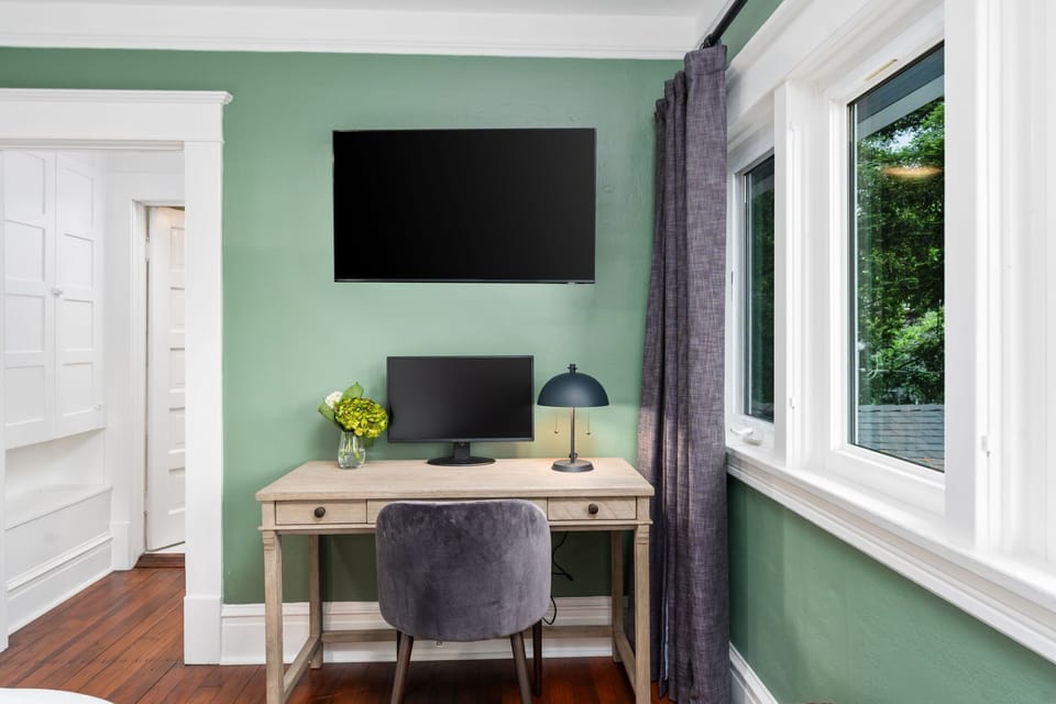 Cabernet 2-Bedroom Suite | Blackout drapes, free WiFi, bed sheets