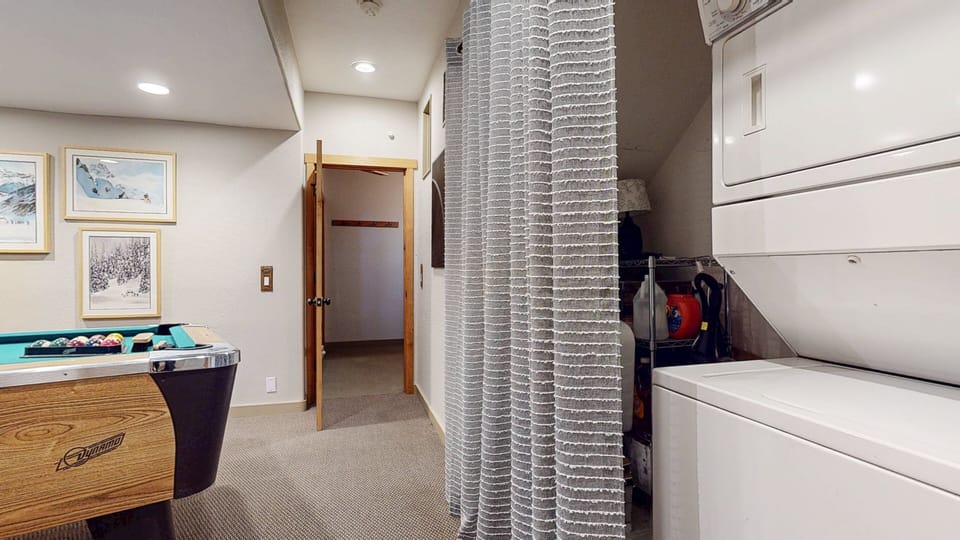 Condo, 3 Bedrooms | Interior
