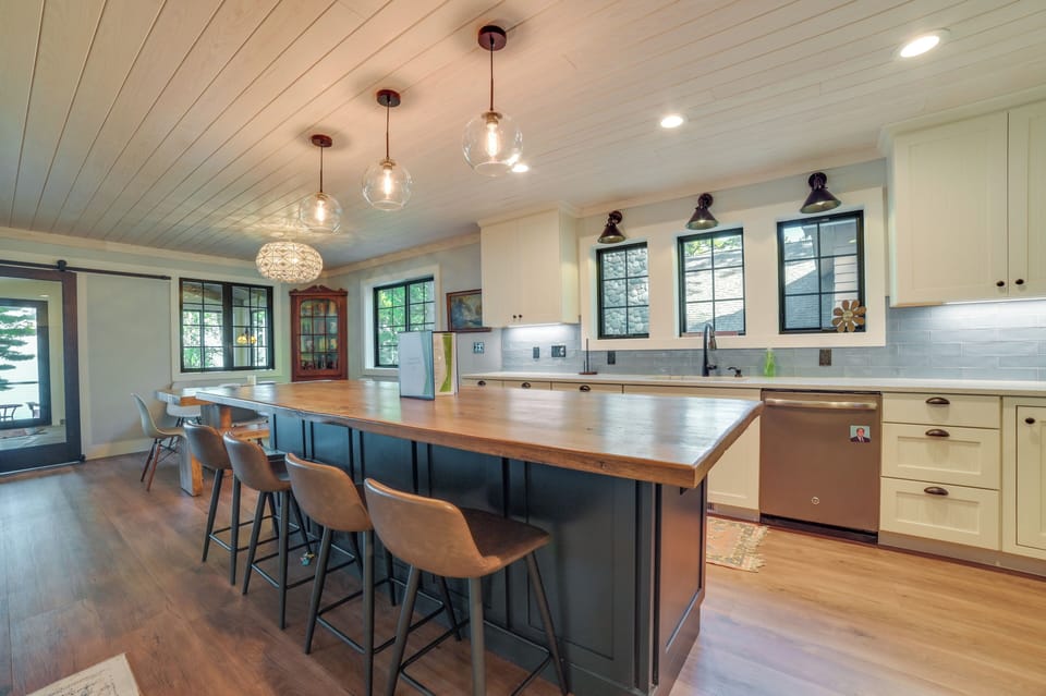 House (6 Bedrooms) | Interior