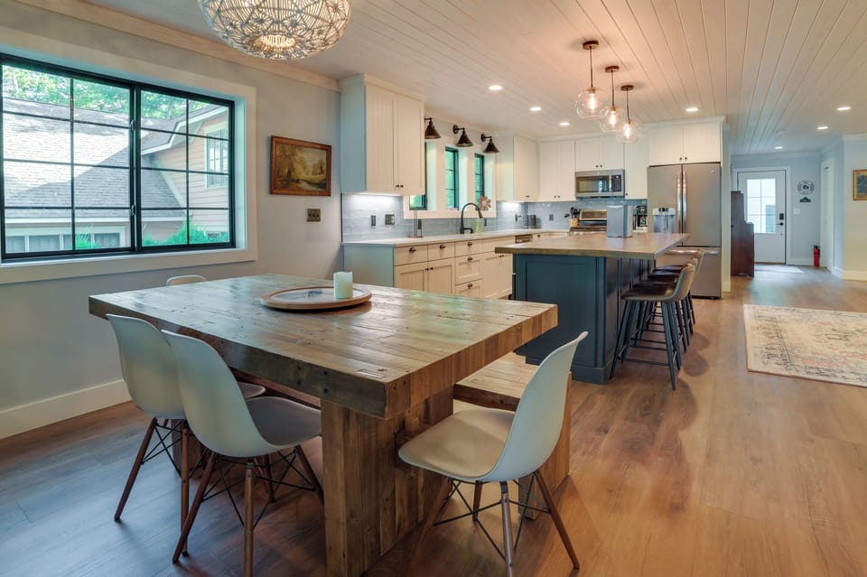 House (6 Bedrooms) | Interior