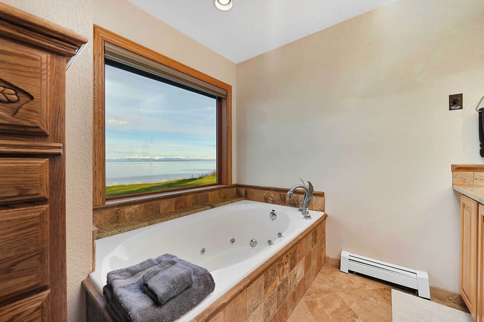 Kenai Vacation Rental w/ Volcano Views & Decks! Cottage in Alaska