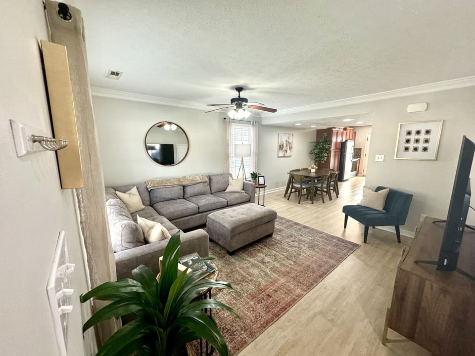 🧘 Relax & Lounge
The large sectional with ottoman is perfect for unwinding, taking naps, or piling on with the whole family. It also doubles as extra sleeping space for overnight guests, making everyone comfortable. It is NOT a pull-out couch.