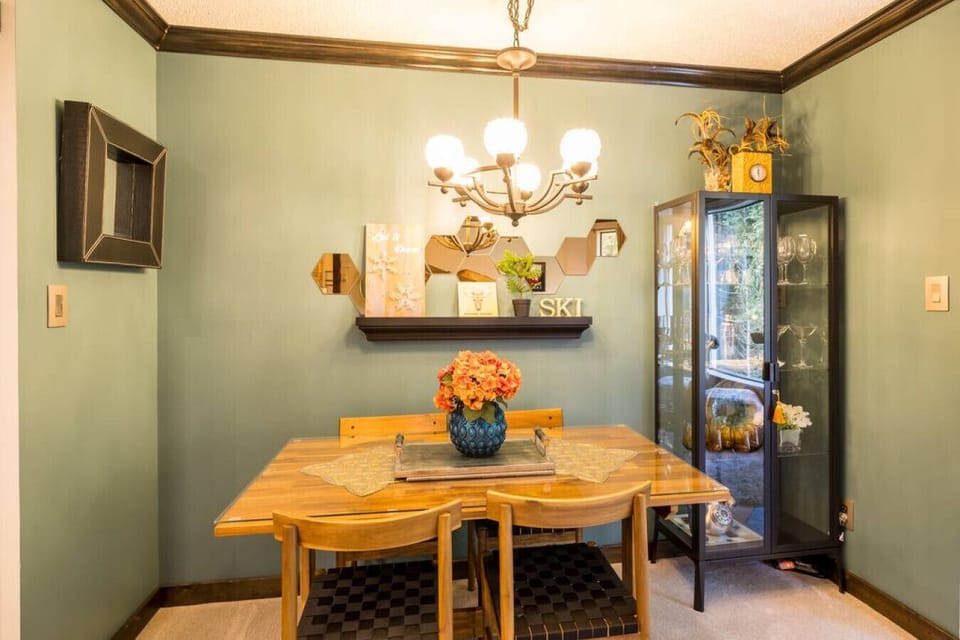 Dining Table to create family memories around!