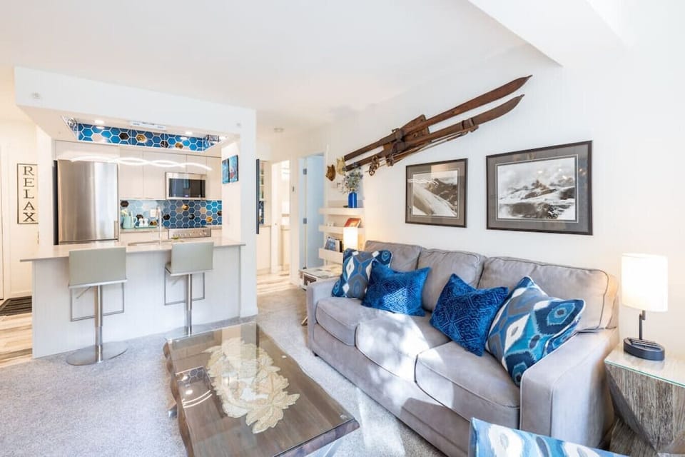 Beautiful, fresh and spacious living room for relaxing in after a long day on the hill