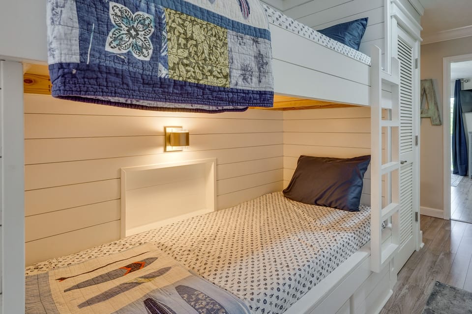 Hallway | Twin Bunk Bed