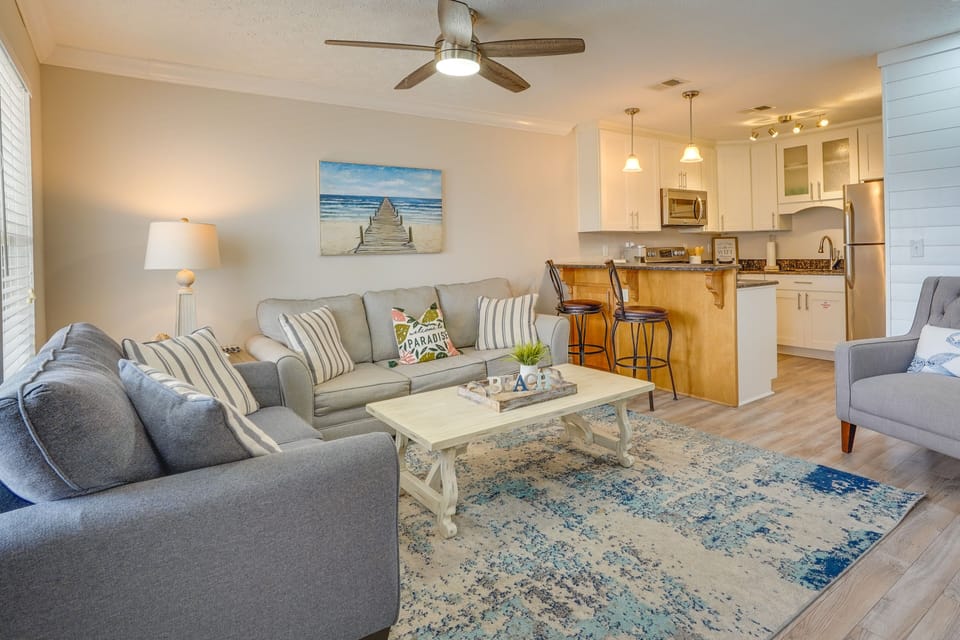 Living Room | Free WiFi | Smart TV | Central A/C