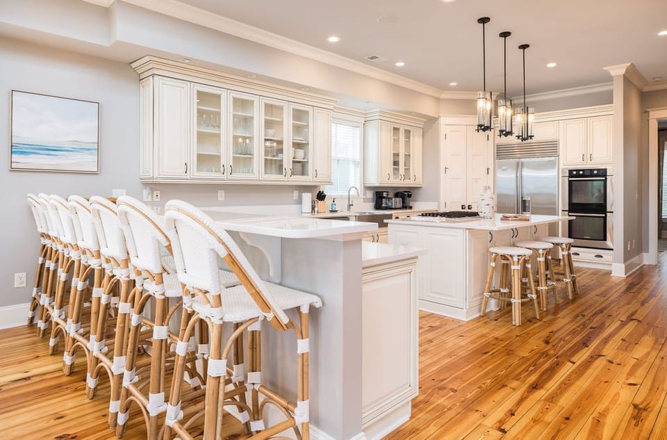 Bright and Airy Kitchen with Breakfast Bar – Ideal for casual meals or morning coffee.
