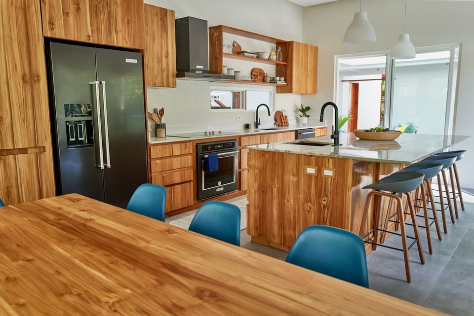 Large Gourmet Chef's Kitchen (showing with doors open)