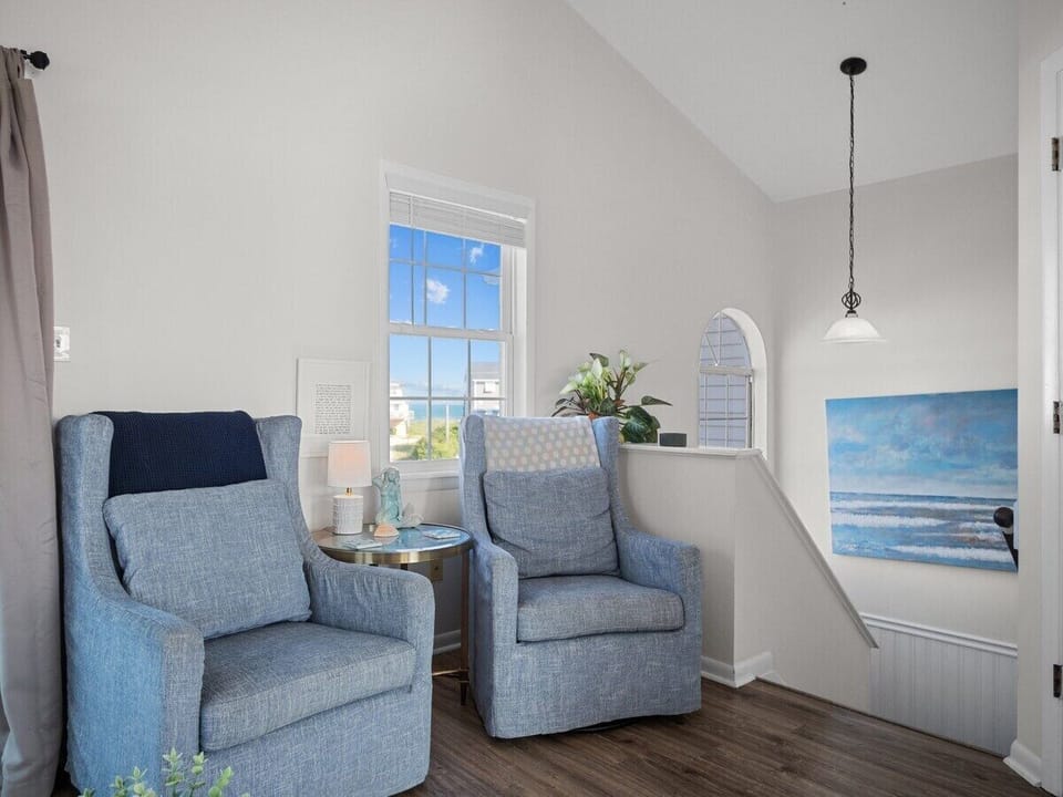Additional sitting area 