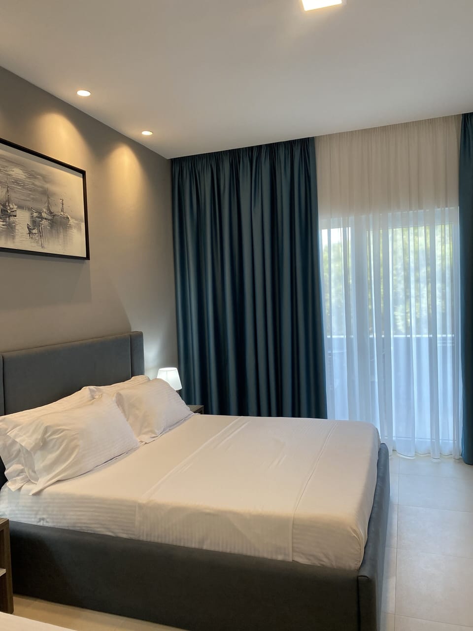 Comfort Double Room | Minibar, in-room safe, desk, laptop workspace