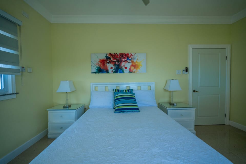Deluxe House | 4 bedrooms, blackout drapes, soundproofing, iron/ironing board
