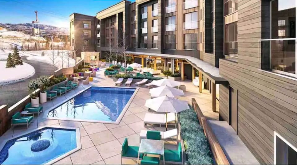 Communal pool and hot tub.