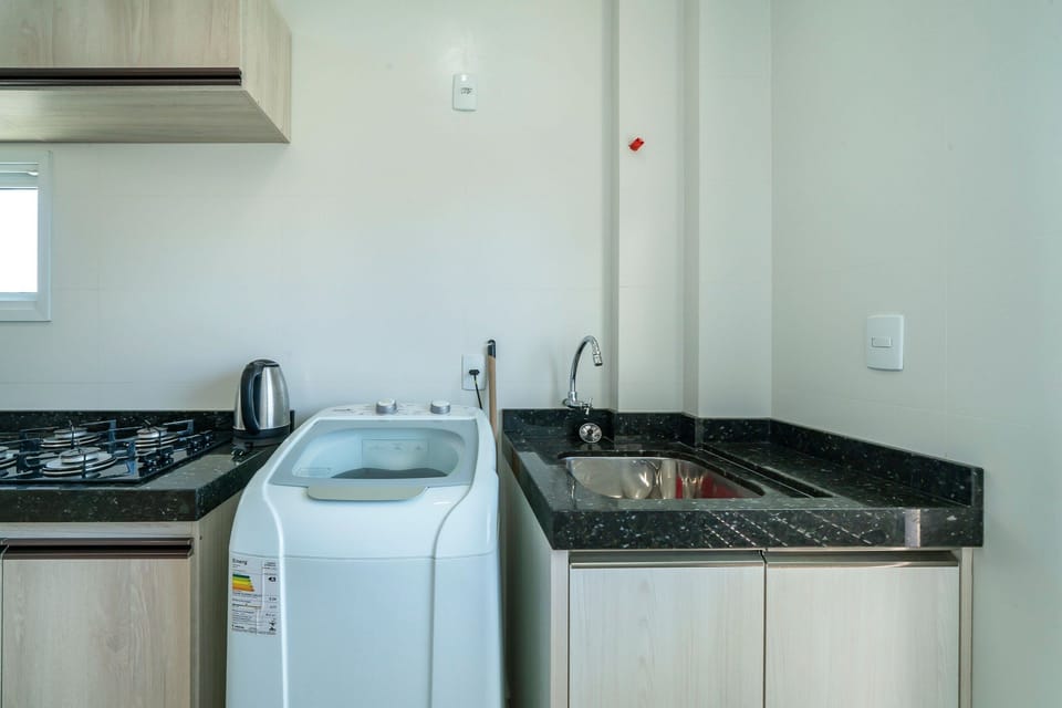 Basic Apartment | Private kitchen | Dining table