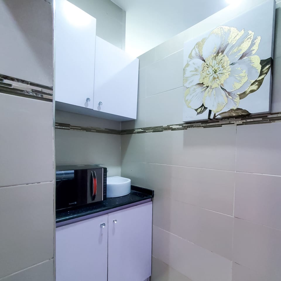 Standard Studio Suite | Desk, laptop workspace, blackout drapes, free WiFi