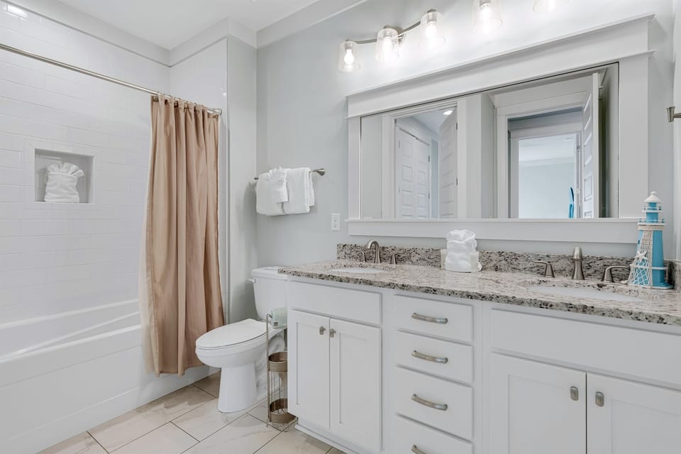 1st Floor - King Suite with ensuite bathroom