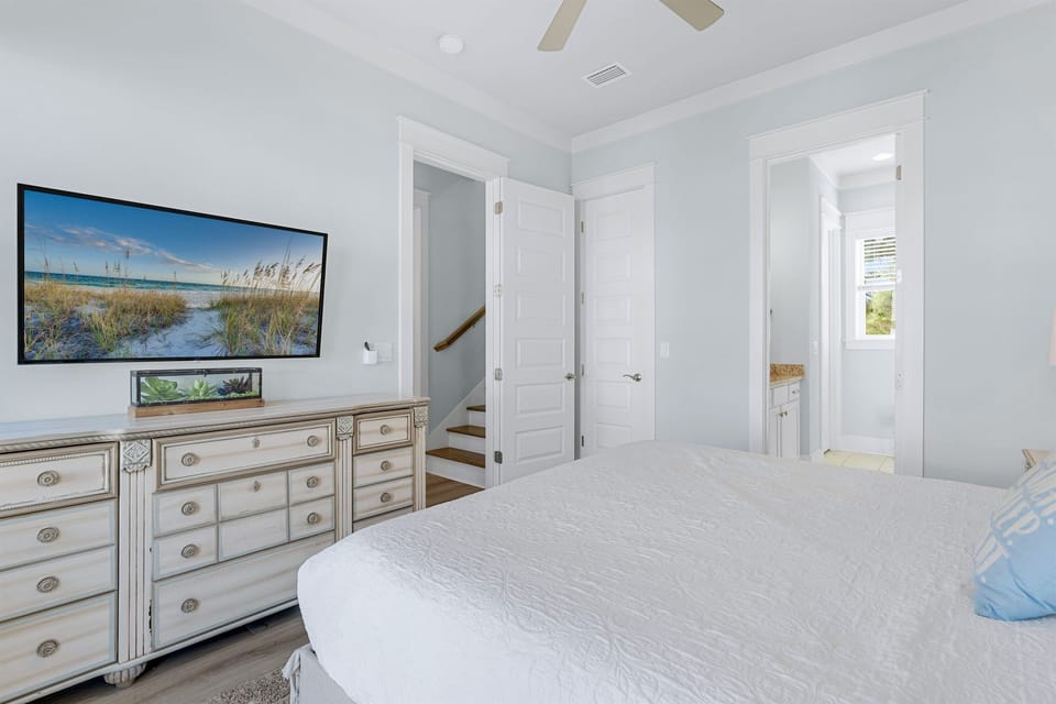 2nd Floor - King Suite with ensuite bathroom and private balcony