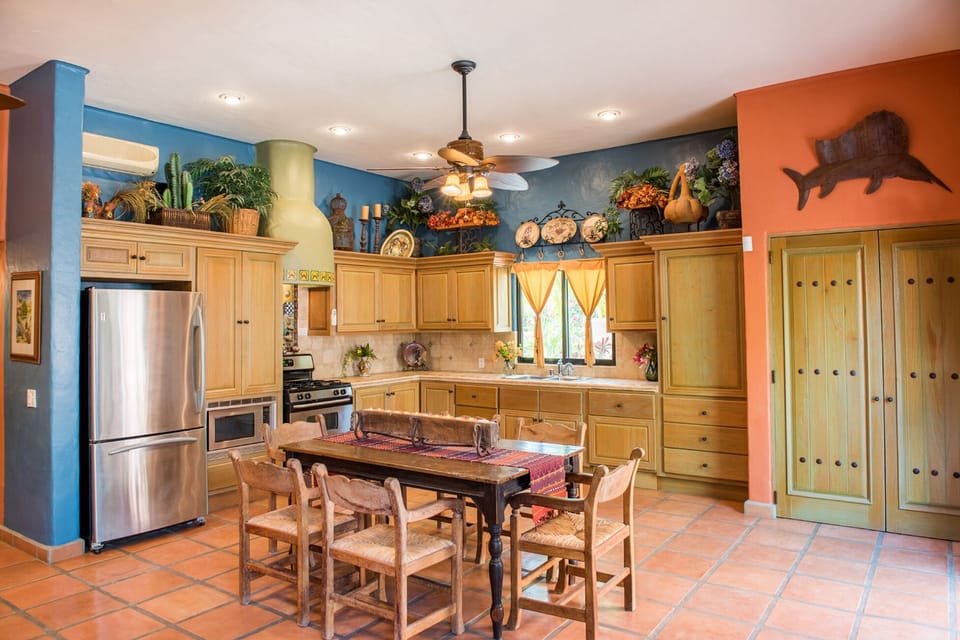 Dining and kitchen - W/D under sail fish