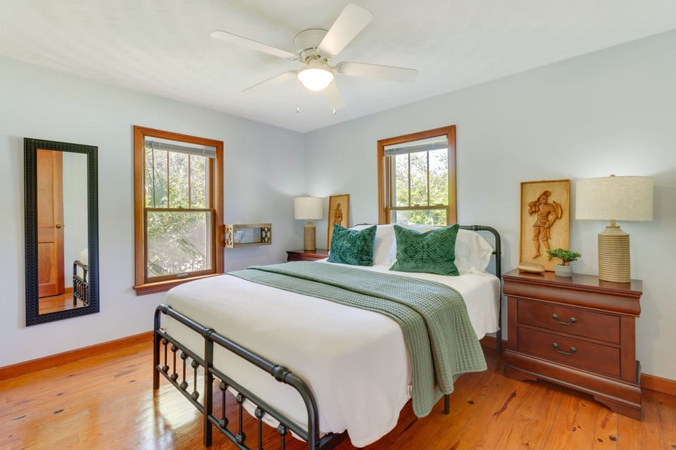 Bedroom 1 | Queen Bed | Linens Provided