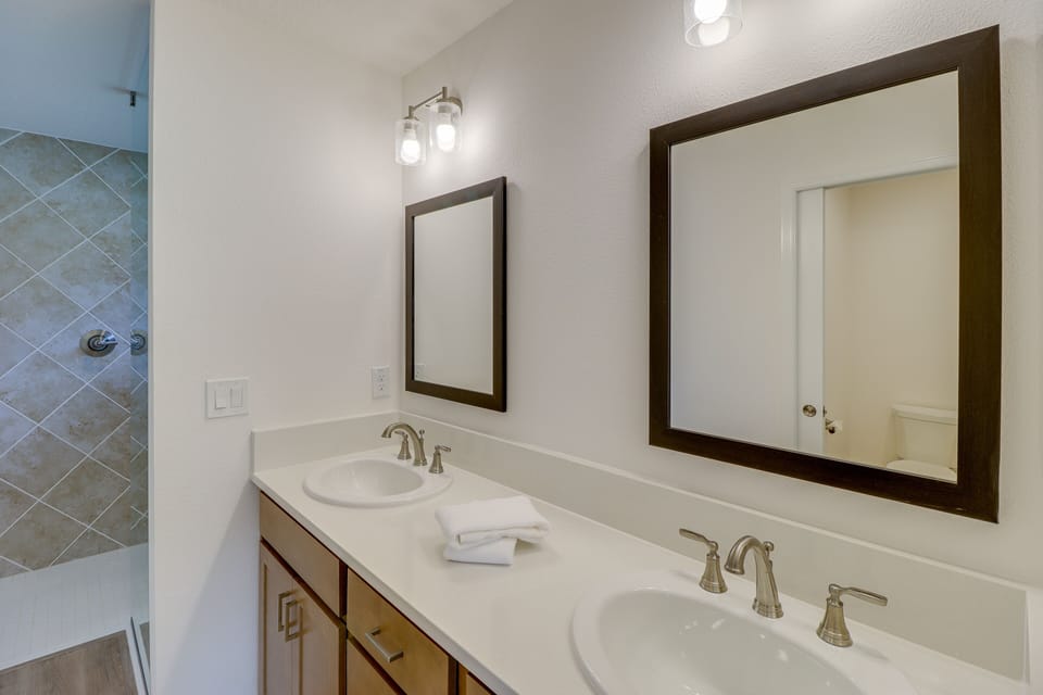 En-Suite Bathroom | Access via Bedroom 1 | Complimentary Toiletries