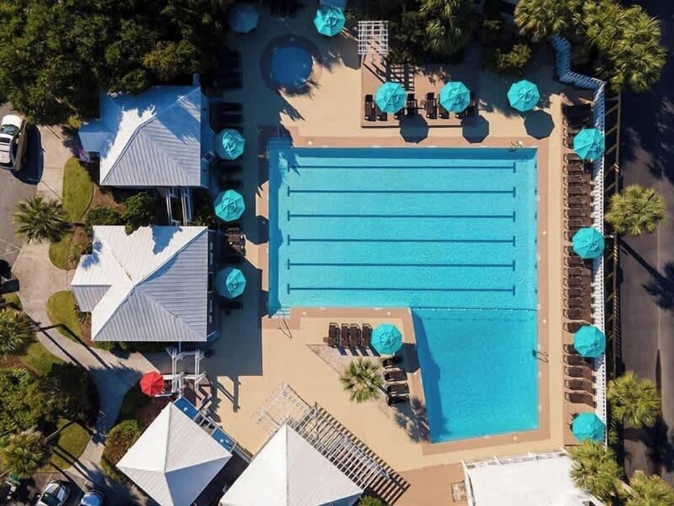 515 Sun Suite overlooks a terrific swimming pool.  